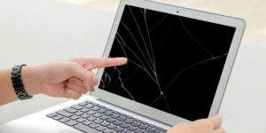 Read more about the article MacBook Screen Replacement in Delhi